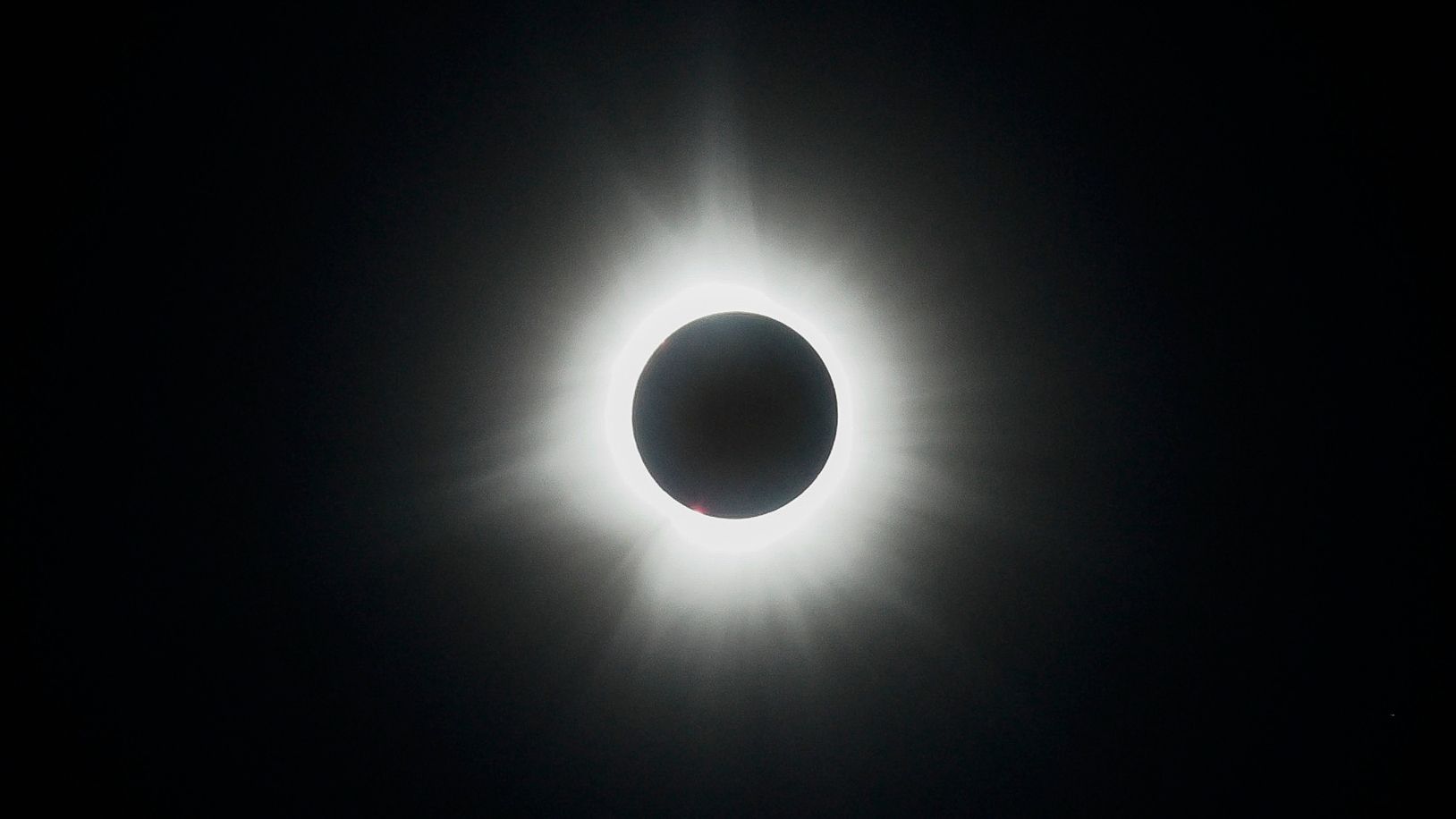 space.com - Anthony Wood - 1 week to go until a dramatic total solar eclipse darkens the skies over Spain, Iceland and Greenland
