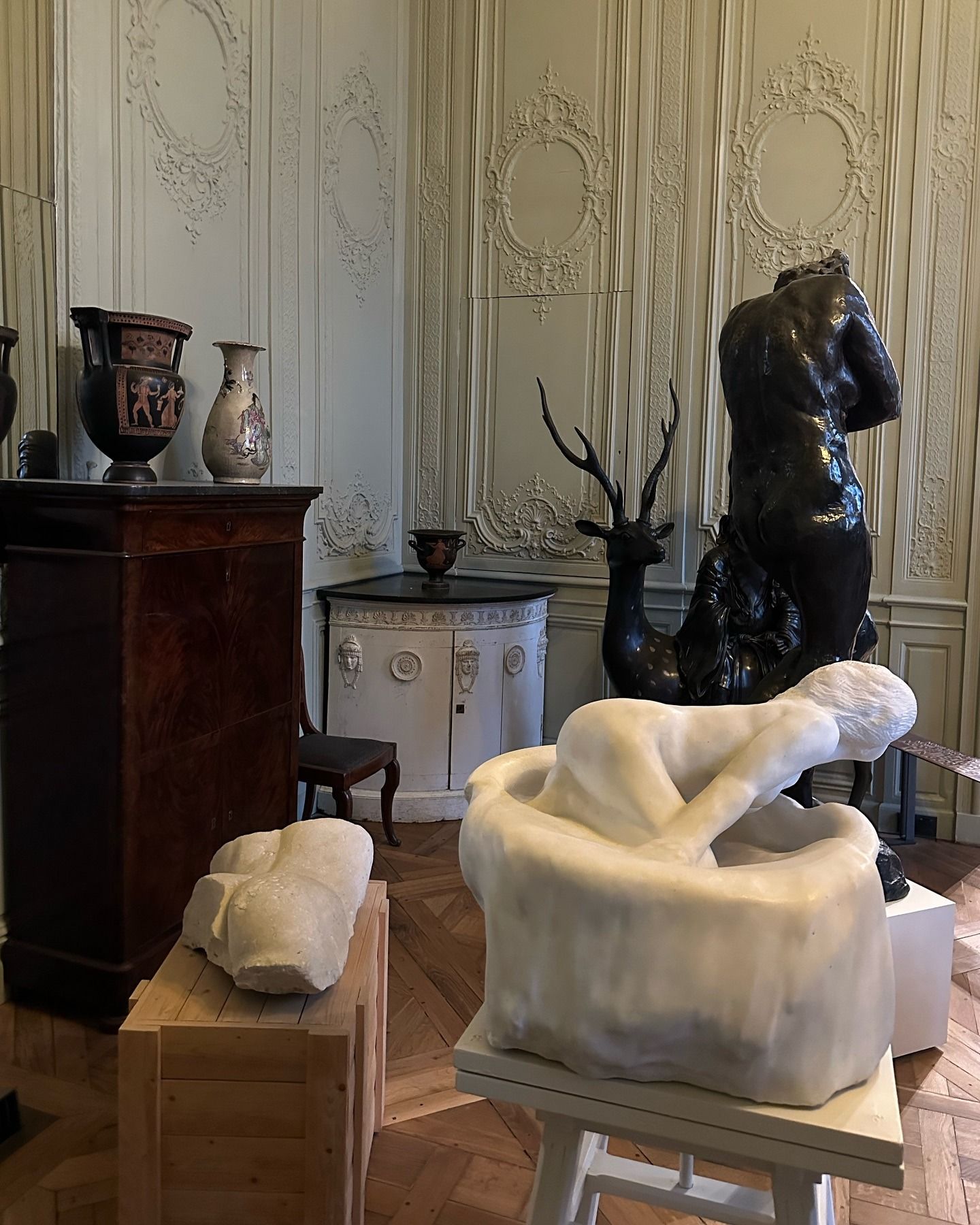 An image of the inside of French museum Musée Rodin.