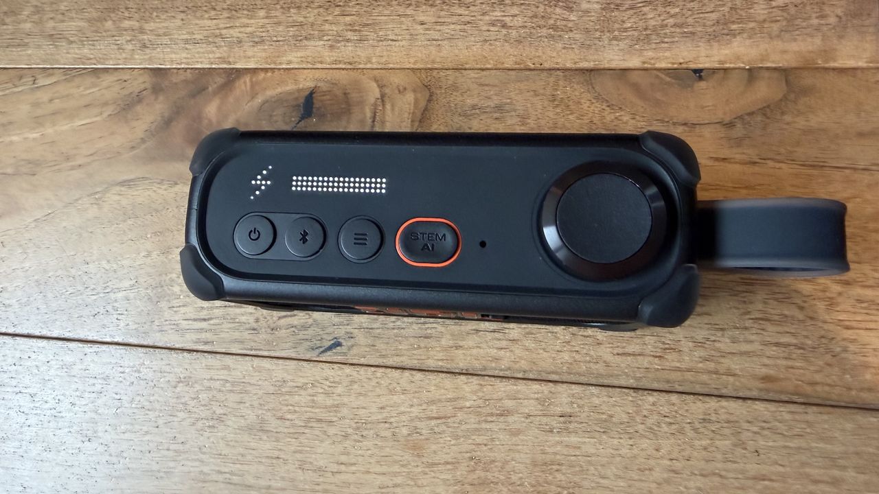 JBL BandBox Solo guitar practice gadget