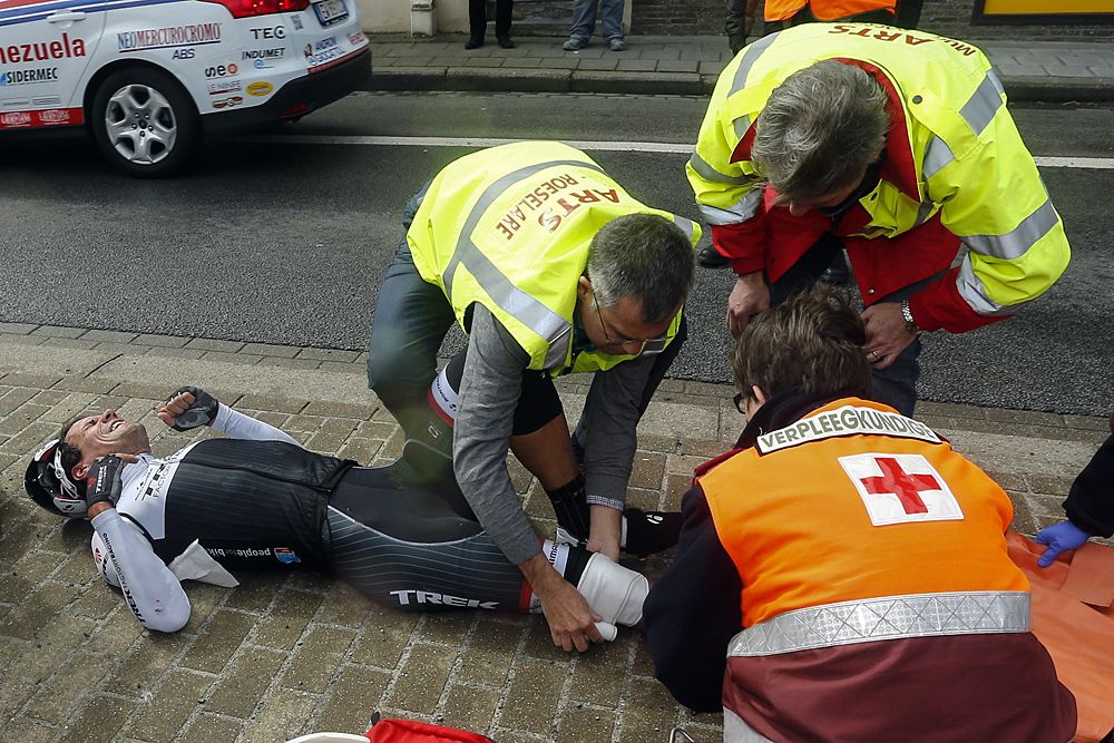 Gert Steegmans (Trek) crashed heavily on stage 1