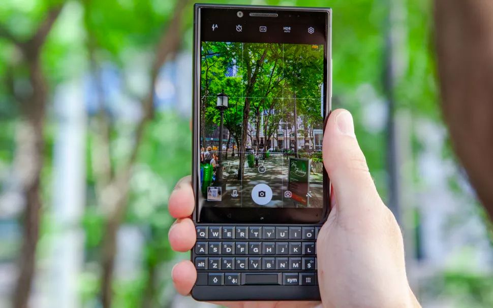 BlackBerry breaks up with phone-maker TCL