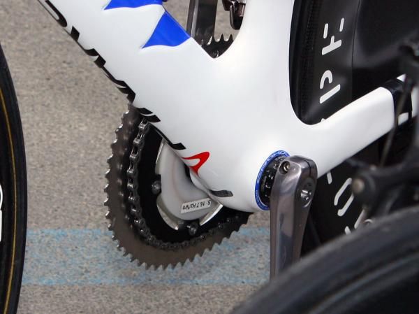 Bradley Wiggins (Team Sky) showed up to the start of stage 4 with an updated set of O,symetric chainrings with machined construction and thicker plates for improved stiffness.