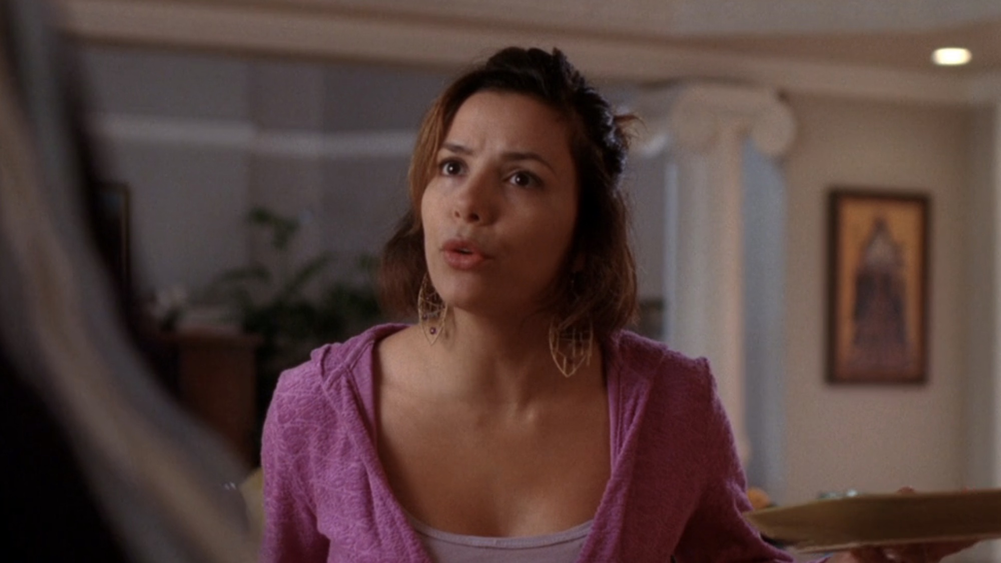 Gabi arguing with Carlos in Season 5.