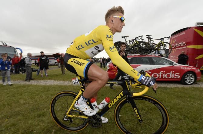 Marcel Kittel rides to the start