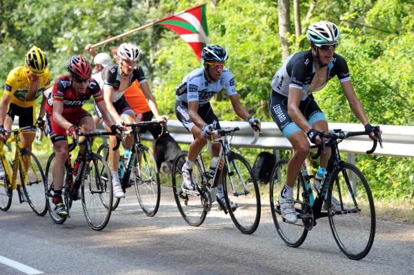 Andy Schleck (Trek-Leopard) leads the select lead group