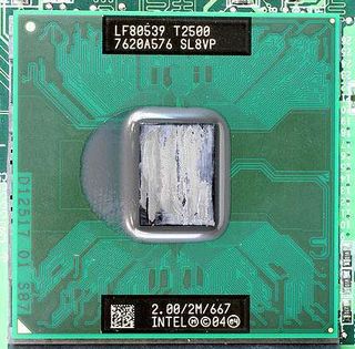 This is the M570U's Intel Core Duo T2500, 2.0 GHz CPU with the thermal paste in place. The