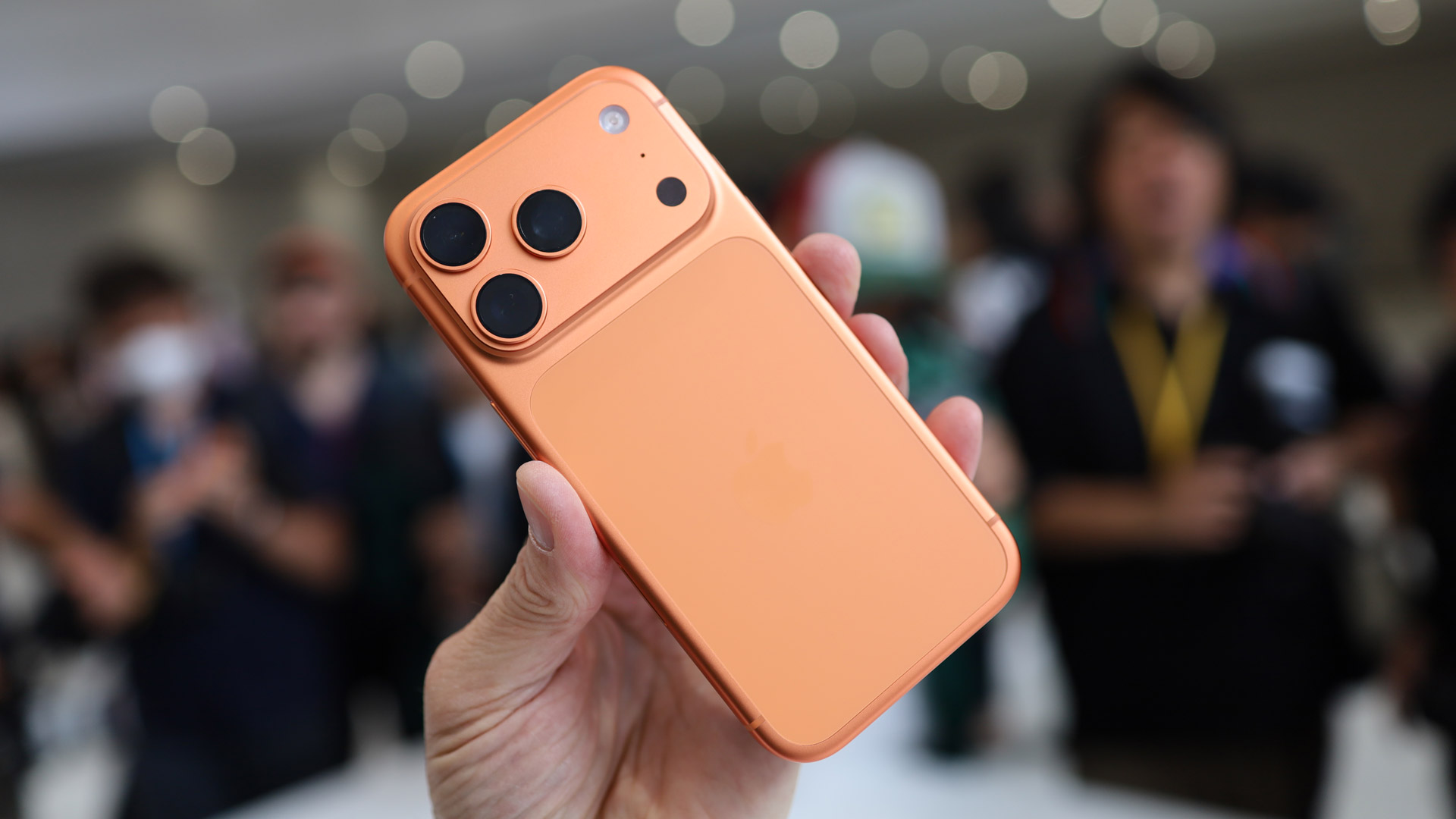 Apple iPhone 17 Pro HANDS ON