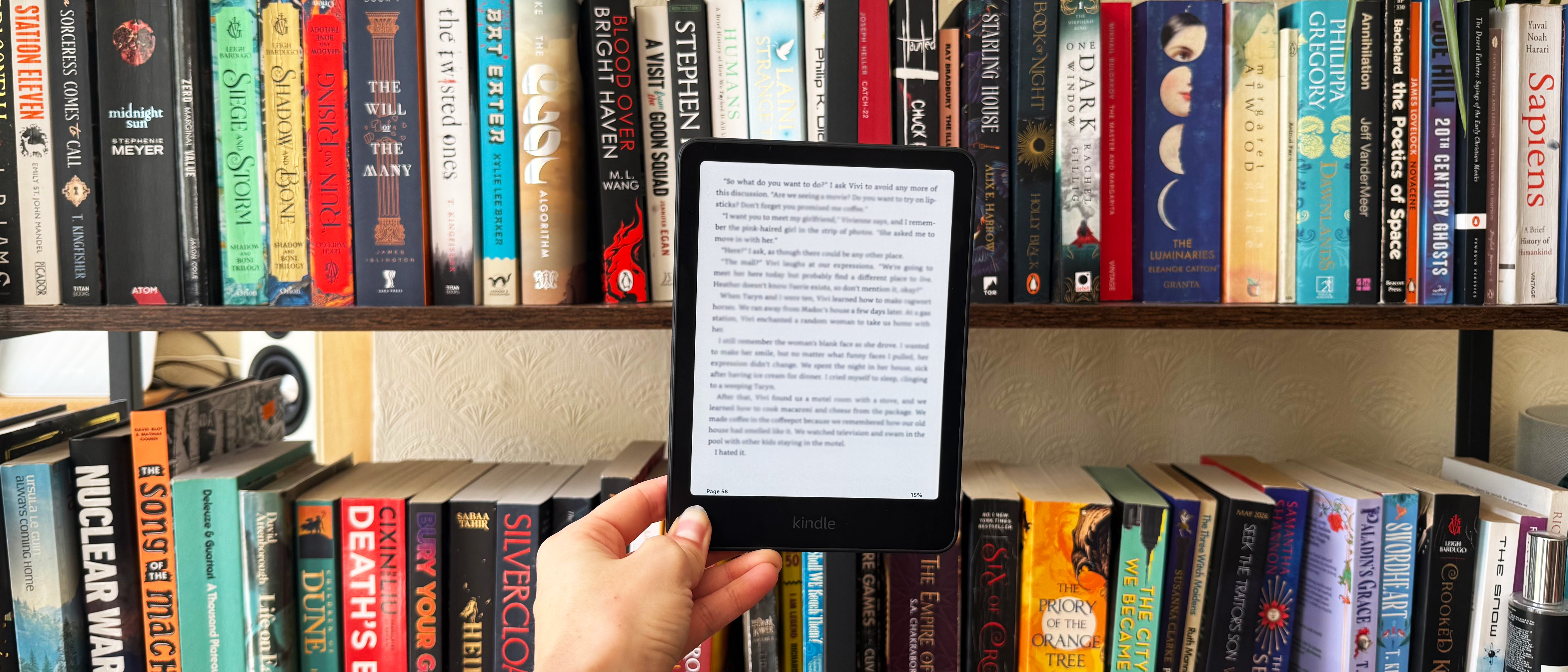 the kindle colorsoft 2026 photographed in direct sunlight