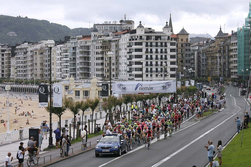The 2016 Clasica San Sebastian passes the Conca beach at the start