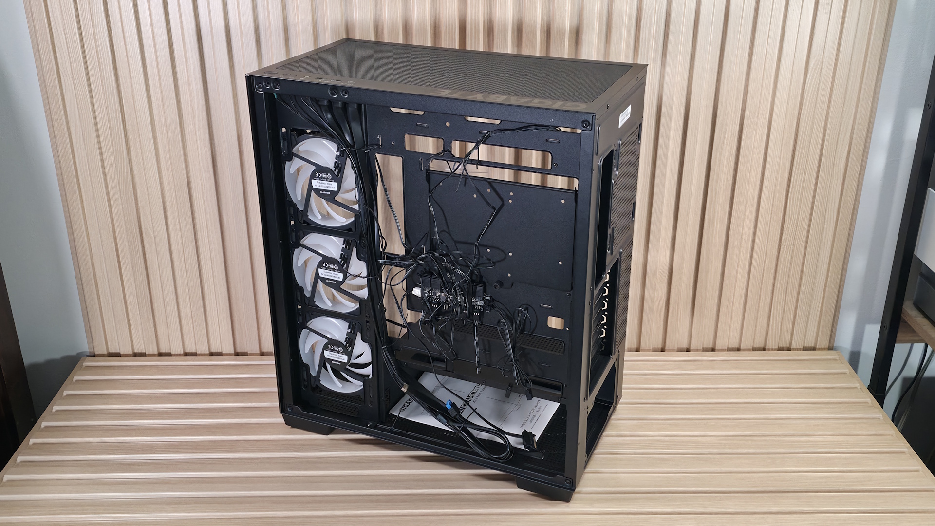 Gigabyte X870 Aorus Stealth - C500 Panoramic Stealth Case