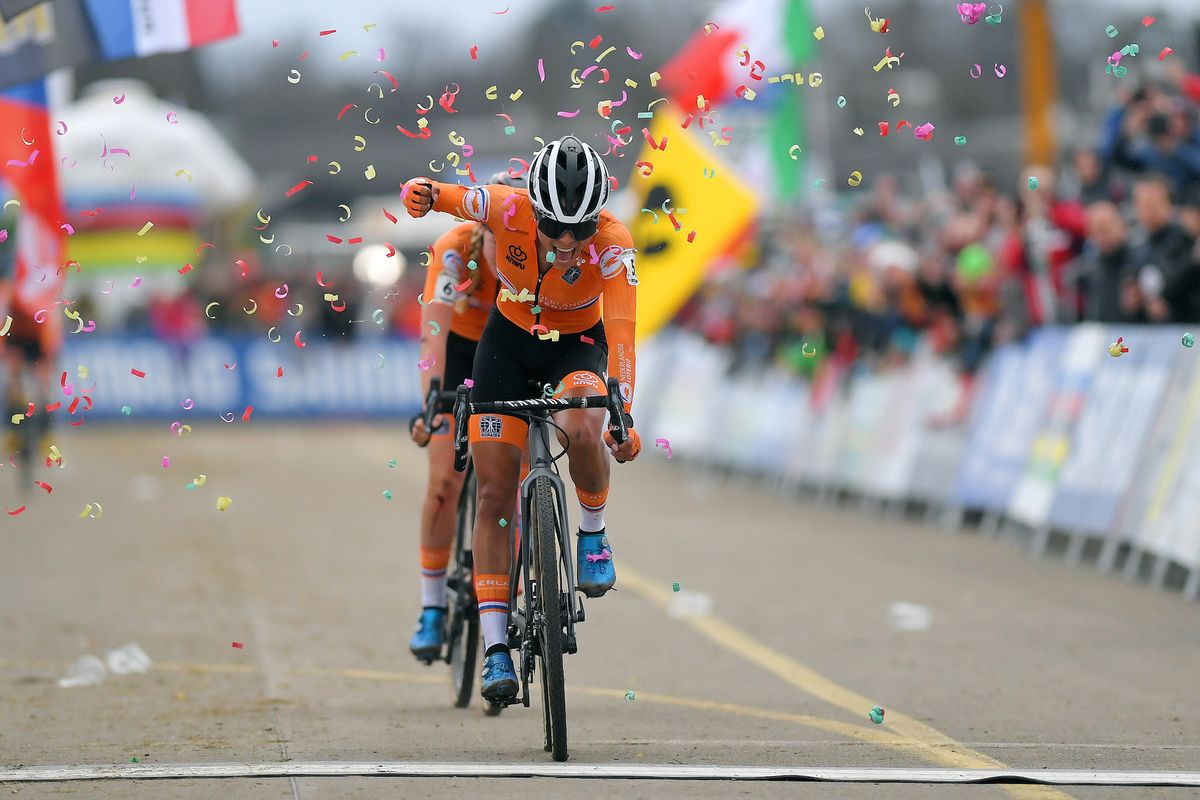 Ceylin del Carmen Alvarado wins women's Cyclocross World Championships ...