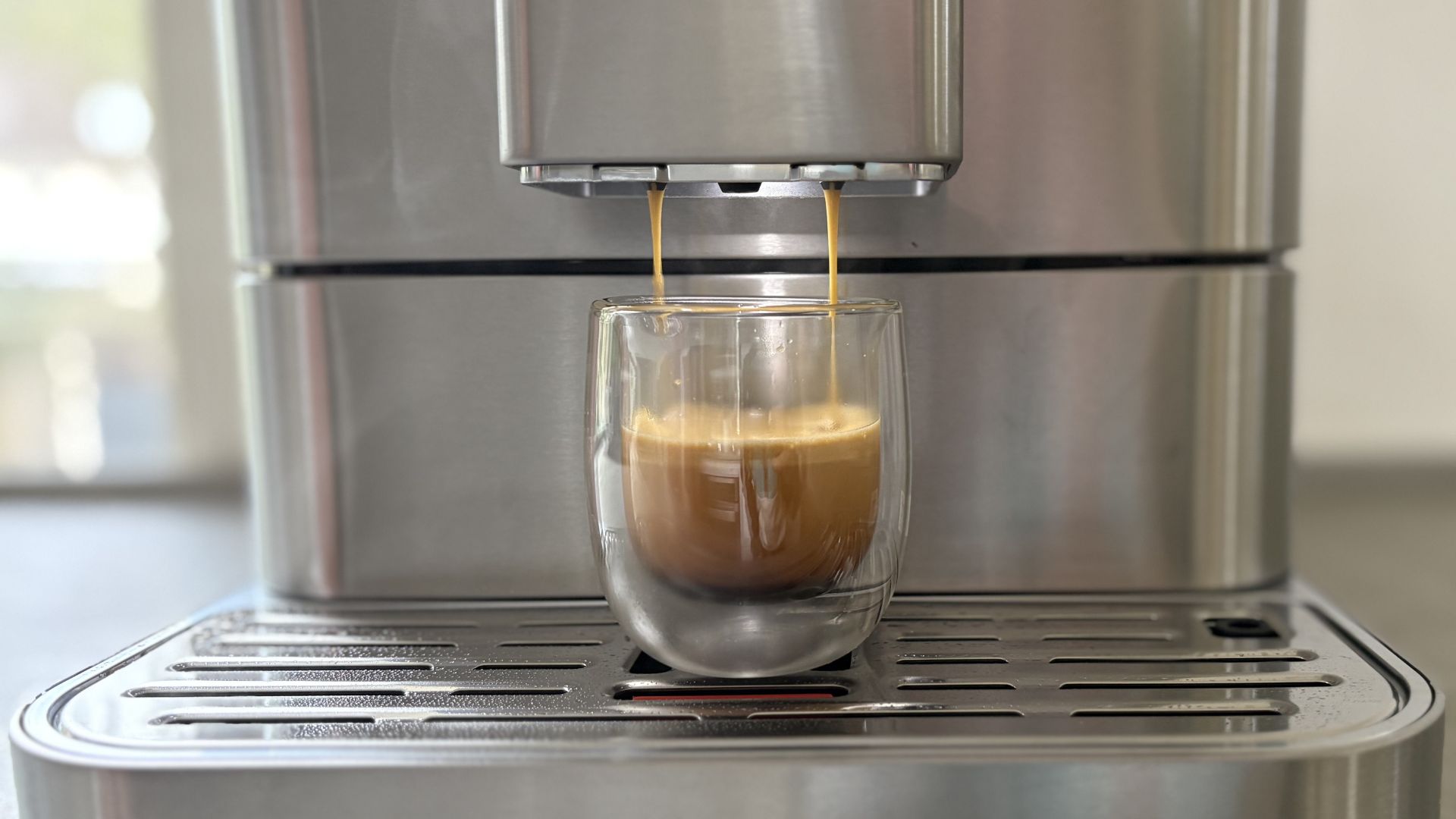 Testing the KitchenAid KF6 Fully Automatic Espresso Machine by making an espresso