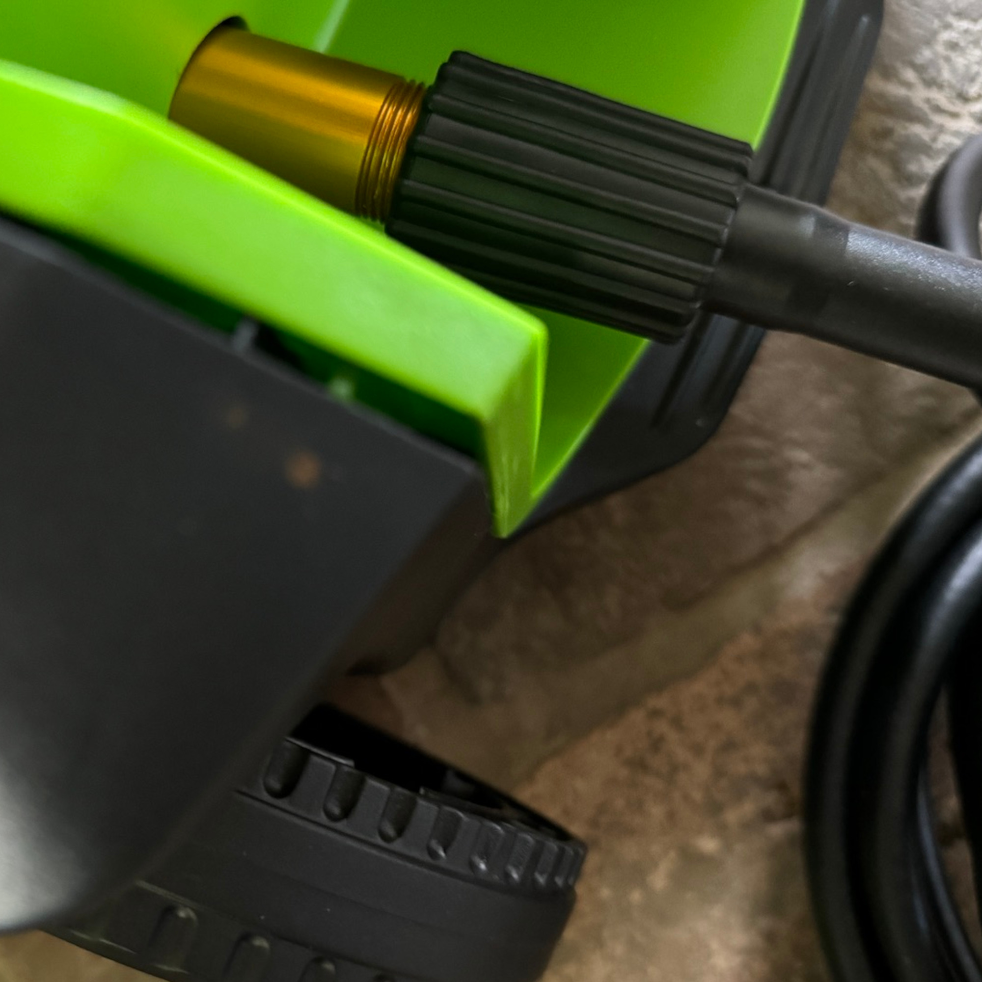 connecting the hose to the greenworks g40 pressure washer
