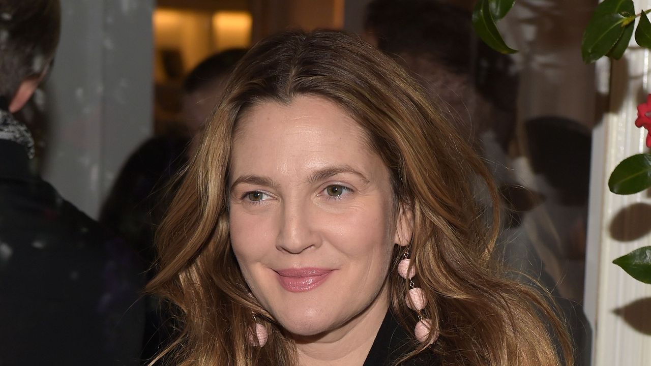 NEW YORK, NY - FEBRUARY 10: Actress Drew Barrymore attends the Club Monaco Presentation at Club Monaco Fifth Avenue on February 10, 2017 in New York City. (Photo by Jason Kempin/Getty Images)