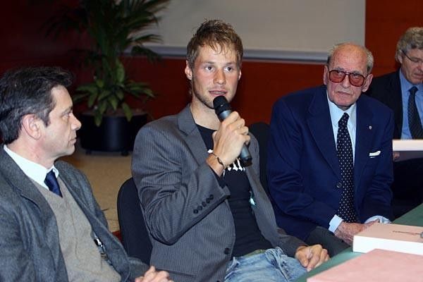 Boonen speaks the audience about what the double prize of the Oscar Gazzetta combined with the Bici d'Oro Fausto Coppi means to him. Upon receiving the award, Boonen said: "This prize is the biggest award of my career.""