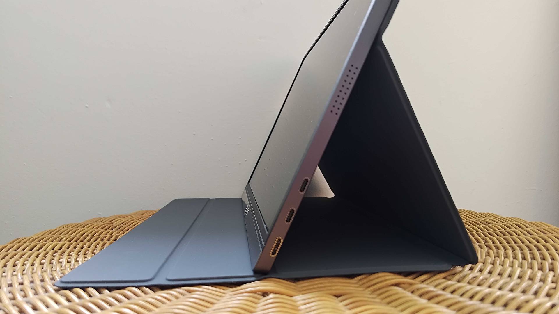KYY Portable Monitor on wicker tilted to side with ports in view