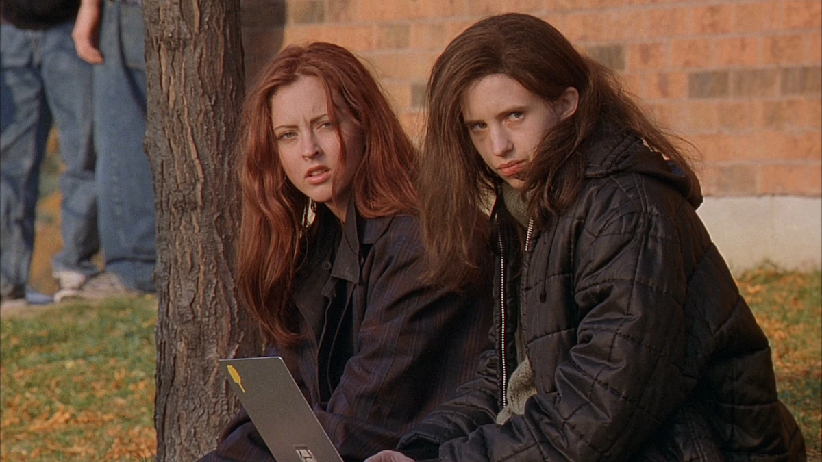Emily Perkins and Katharine Isabelle in Ginger Snaps