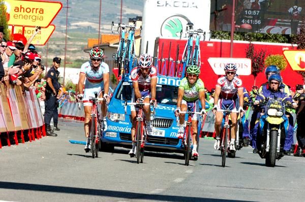 The group of Rodriguez comes in to the finish well behind.