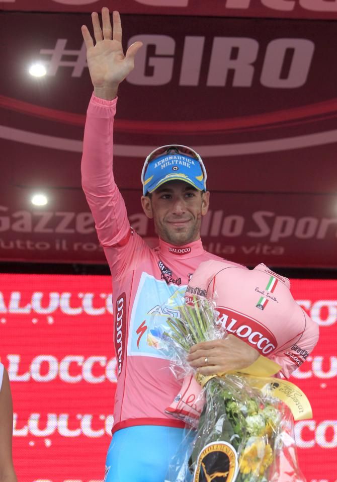 Vincenzo Nibali (Astana) waves to the crowd