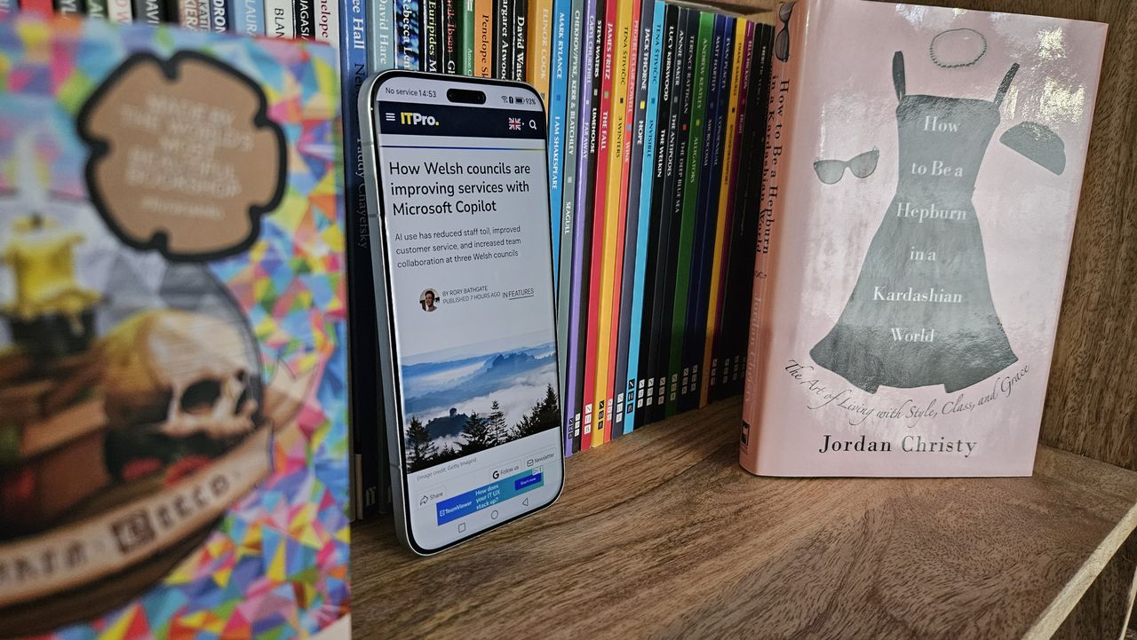 The Honor Magic8 phone