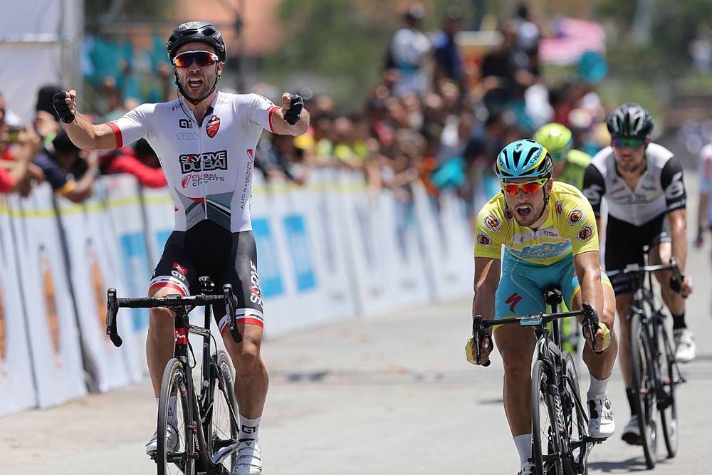 Andrea Palini (SkyDive Dubai) beat Guardini in a close sprint