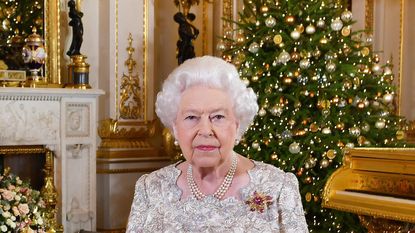 Queen's Christmas tree leaves royal fans confused with strange detail 