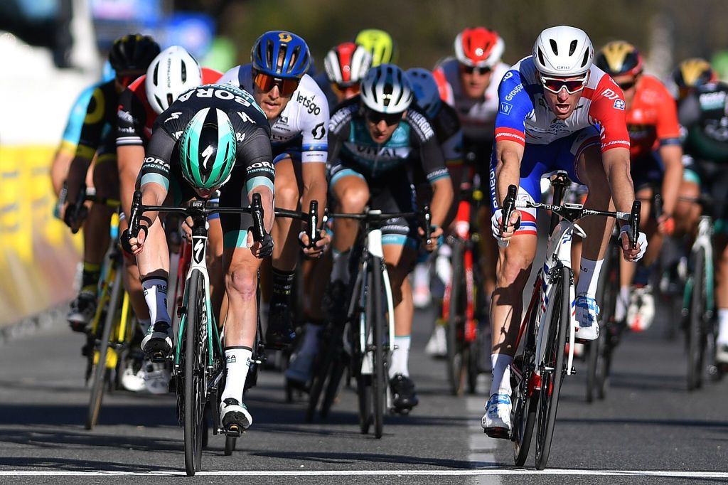 Sam Bennett (Bora-Hansgrohe) beats Arnaud Demare (Groupama-FDJ).