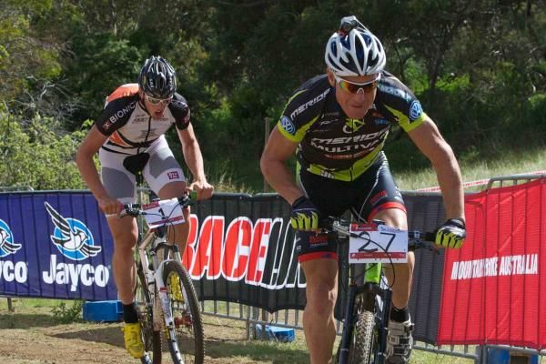 Paul van der Ploeg races to third place in the short track.
