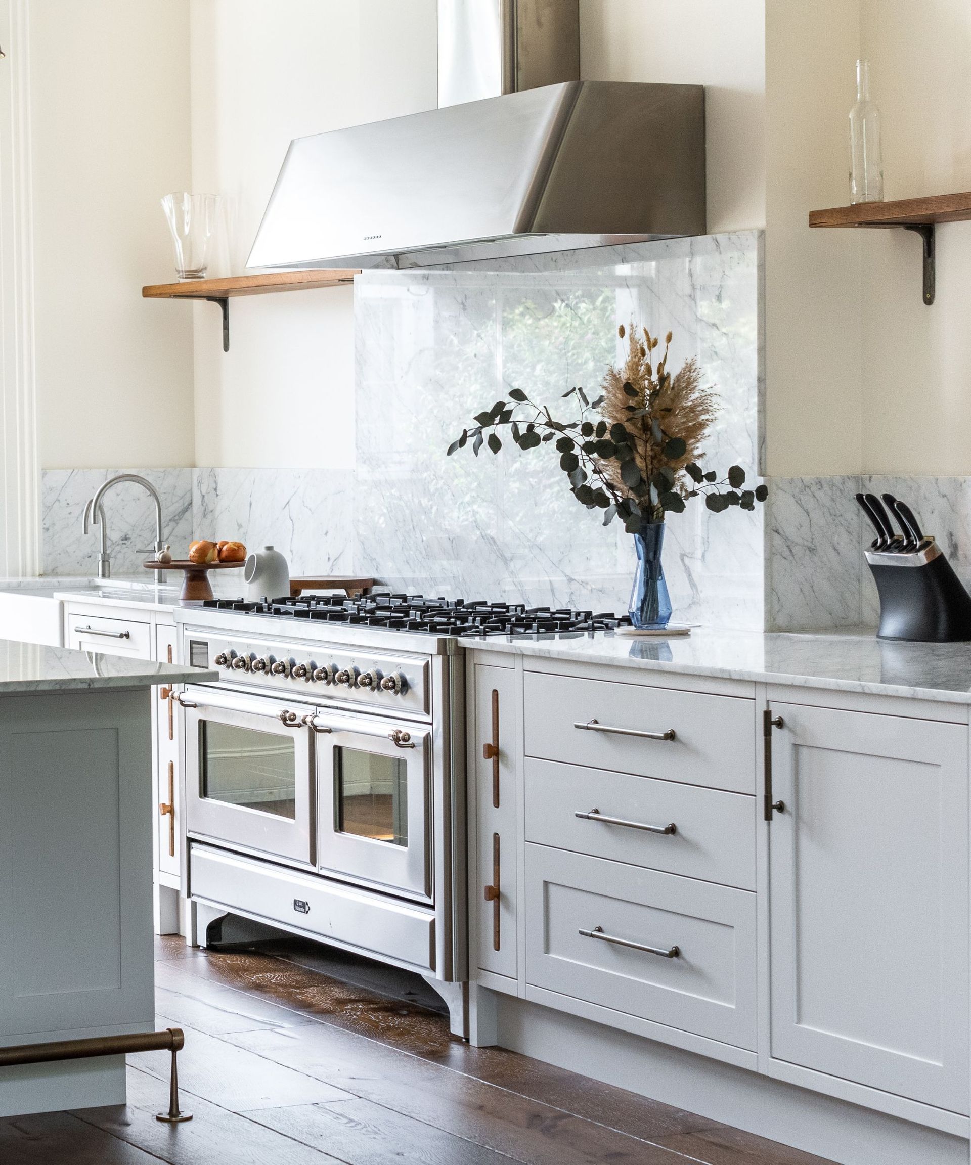 gray kitchen design by studio itaca