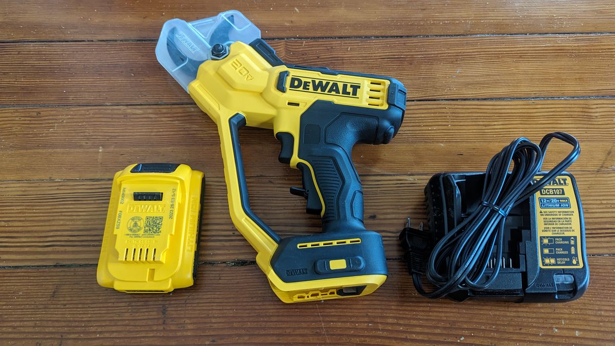 DeWalt 20V MAX Cordless Battery Powered Pruner