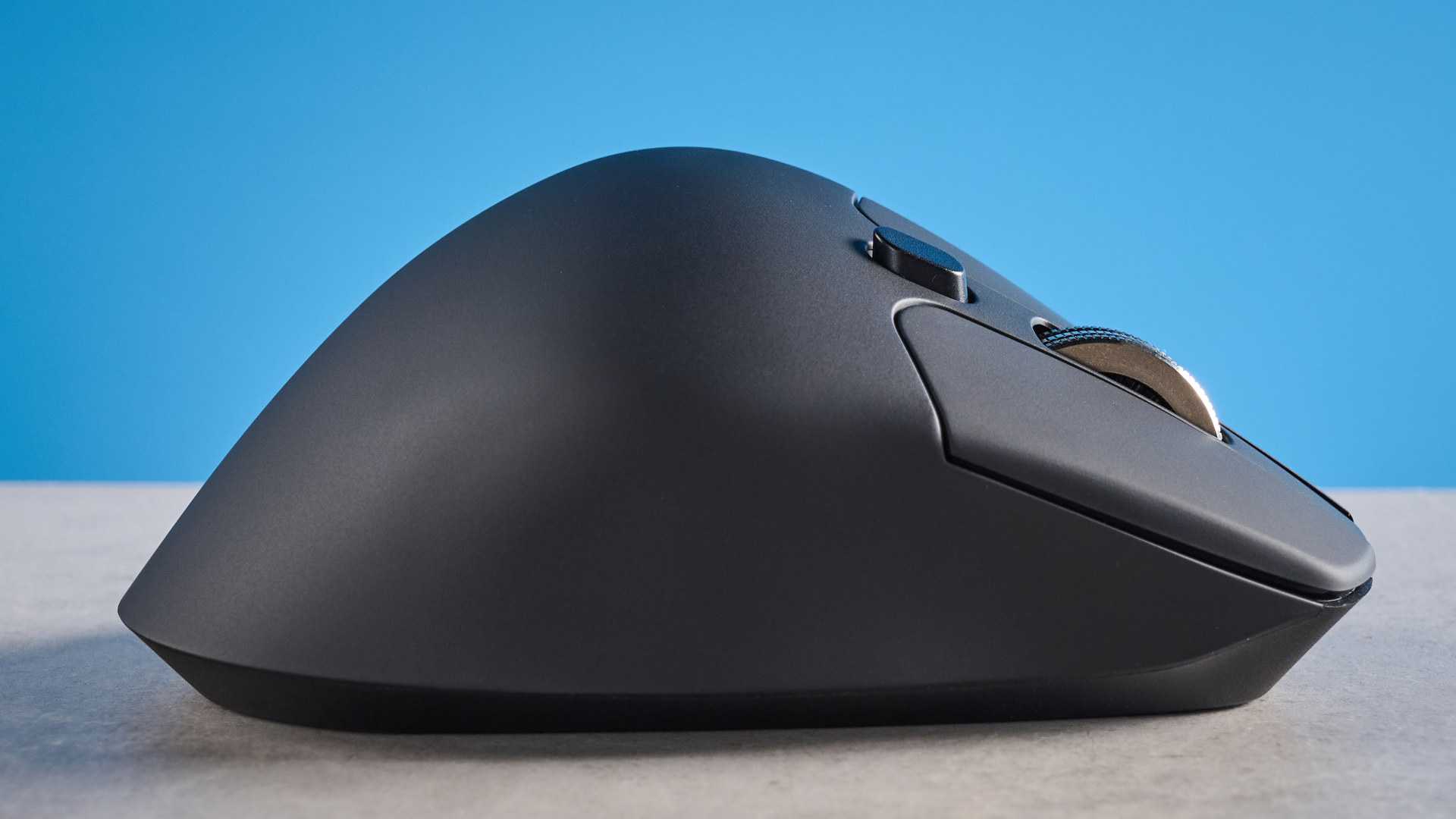 A black Keychron M6 8K ergonomic mouse