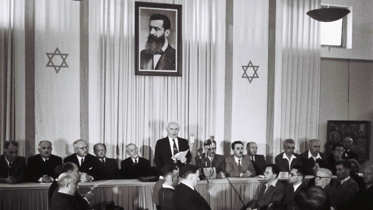  David Ben Gurion, who was to become Israel&#039;s first Prime Minister, reads the Declaration of Independence May 14, 1948 at the museum in Tel Aviv, during the ceremony founding the State of Israel