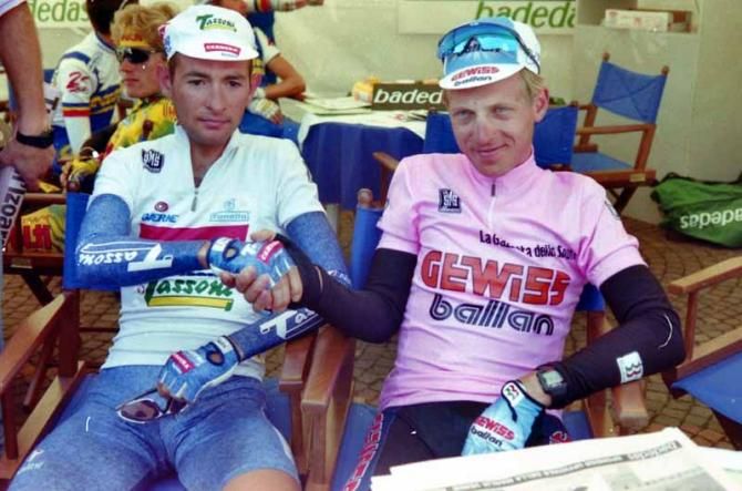 Shaking hands with Giro leader Berzin in 1994