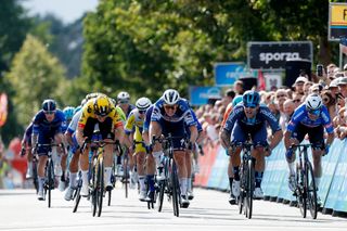 Renewi Tour: Sam Welsford wins photo finish on stage 4