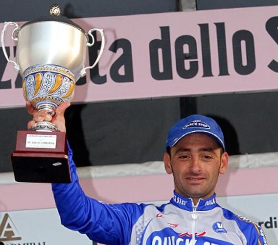 Paolo Bettini (Quickstep) with the Lombardy trophy