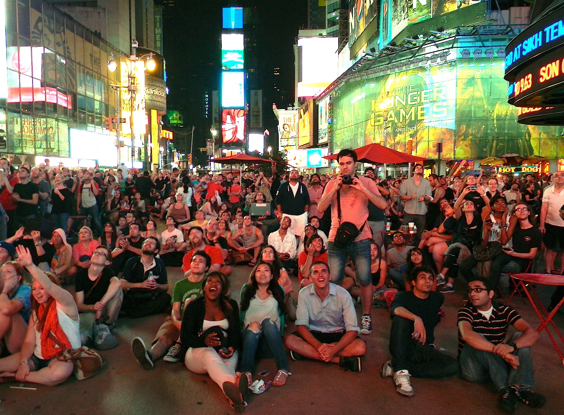 Around 1,000 people watch NASA&#039;s Curiosity rover land on Mars from New York City&#039;s Times Square on Aug. 5, 2012.