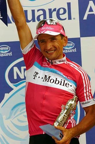 Serguei Gonchar (T-Mobile) salutes the crowd
