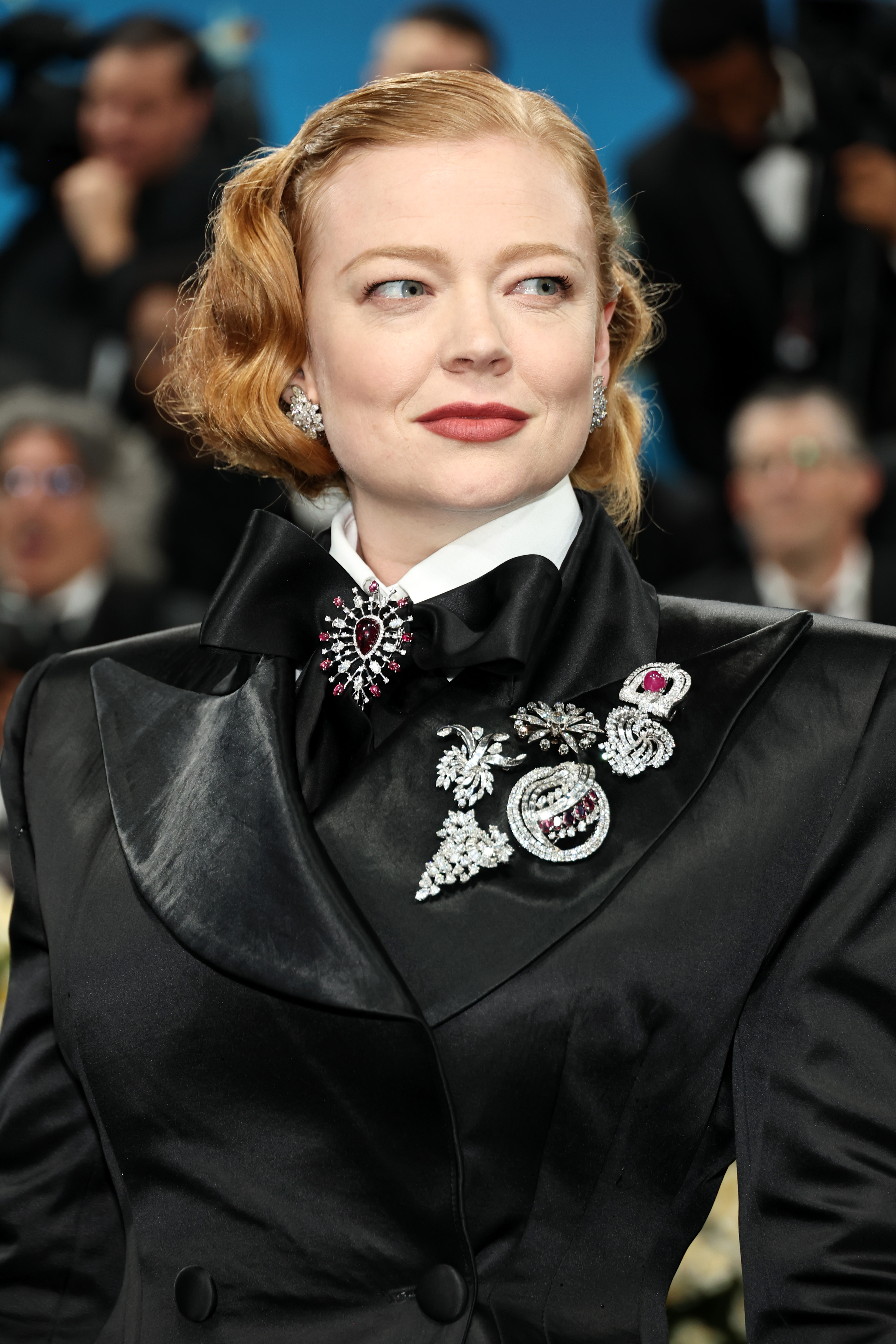 Sarah Snook wears brooches at the 2025 Met Gala