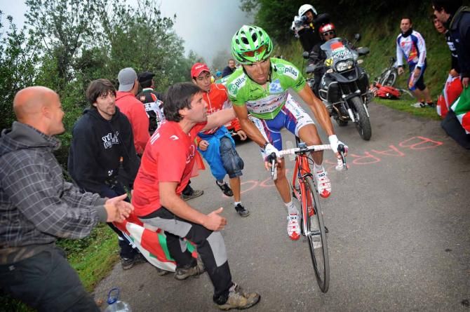 Joaquim Rodriguez gets some friendly encouragement in 2011.