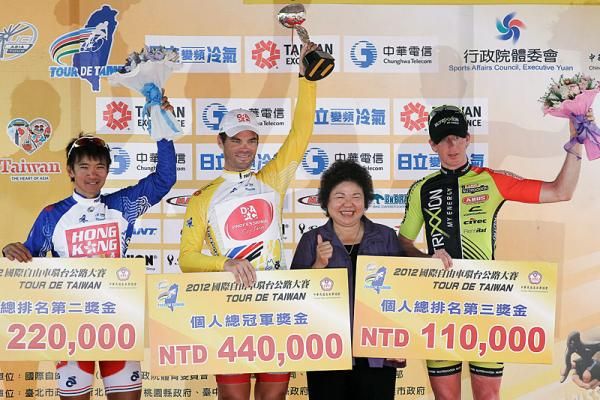 The final top 3 of the 2012 Tour de Taiwan: Wang Kam Po (Hong Kong Team), Rhys Pollock (Drapac Cycling) and Dirk Muller (Nutrixxion Abus)