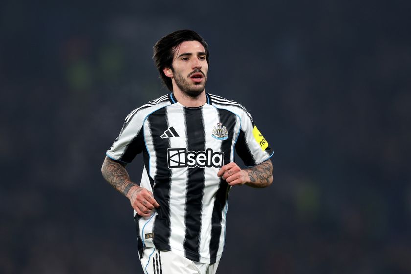 PARIS, FRANCE - JANUARY 28: Sandro Tonali of Newcastle United during the UEFA Champions League 2025/26 League Phase MD8 match between Paris Saint-Germain and Newcastle United FC at Parc des Princes on January 28, 2026 in Paris, France. (Photo by George Wood - UEFA/UEFA via Getty Images)