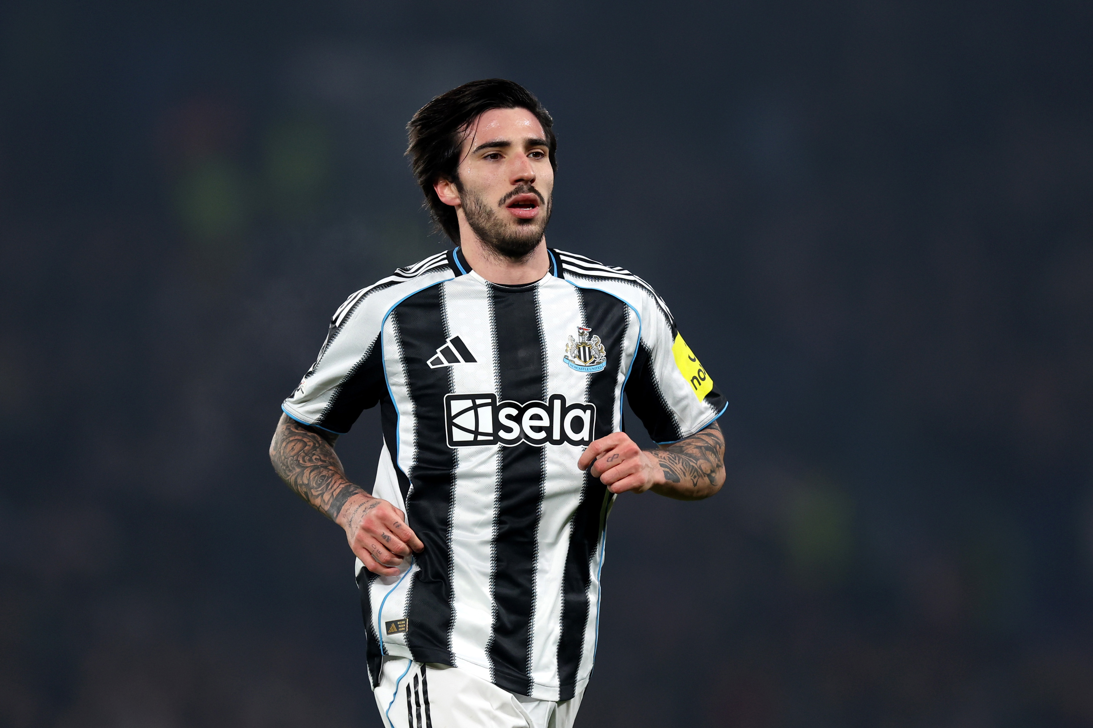 PARIS, FRANCE - JANUARY 28: Sandro Tonali of Newcastle United during the UEFA Champions League 2025/26 League Phase MD8 match between Paris Saint-Germain and Newcastle United FC at Parc des Princes on January 28, 2026 in Paris, France. (Photo by George Wood - UEFA/UEFA via Getty Images)