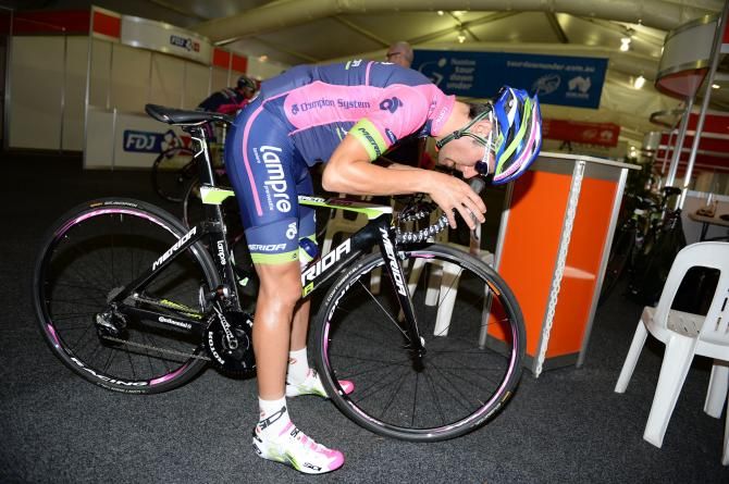 Diego Ulissi give his breaks a quick check