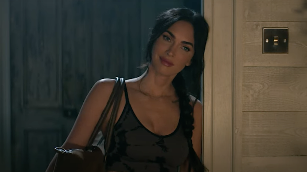 Megan Fox Looks Badass, Is The Only Woman In The Brand New Expendables 4  Poster | Cinemablend