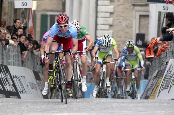 Race leader Cadel Evans is metres away from taking his and BMC's first victory of the season.