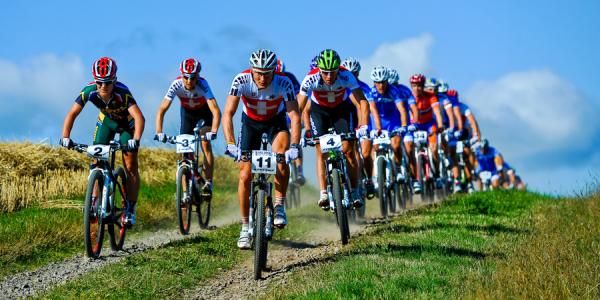 Burry Stander (l) amongst the leading group.