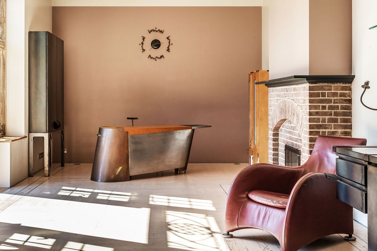 A tin bath within a drawing room
