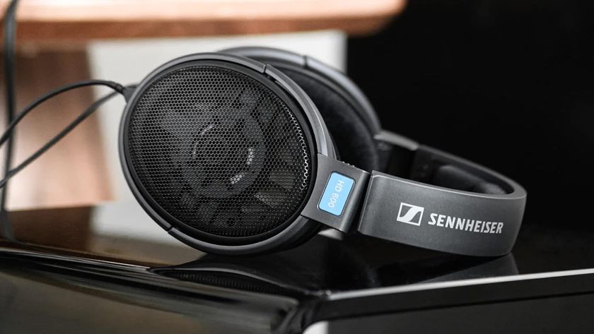 Lifestyle photography of Sennheiser HD 600