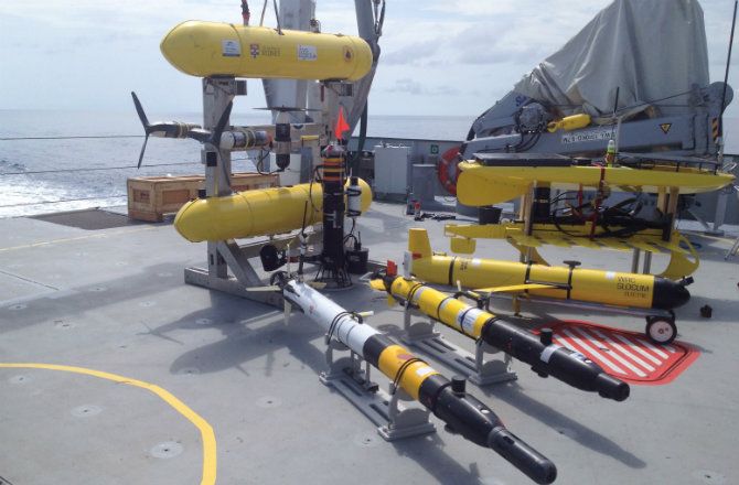 Autonomous underwater robots, robotics