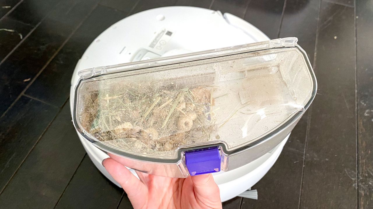 Cleaning the Narwal Freo Pro robot vacuum